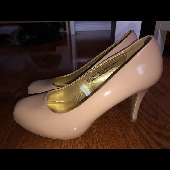 Heels - Picture 2 of 3